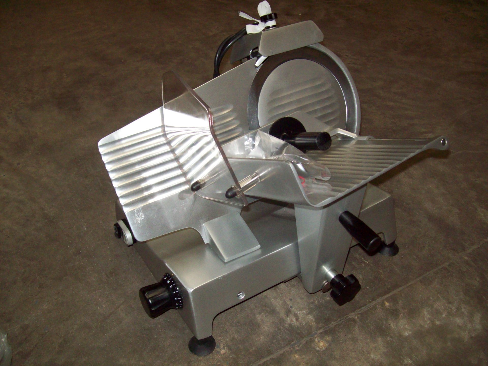 Avamore Automatic Gravity Feed  Slicer 300mm blade Slice Thickness 0 – 25 mm  Stroke Speed 30 or