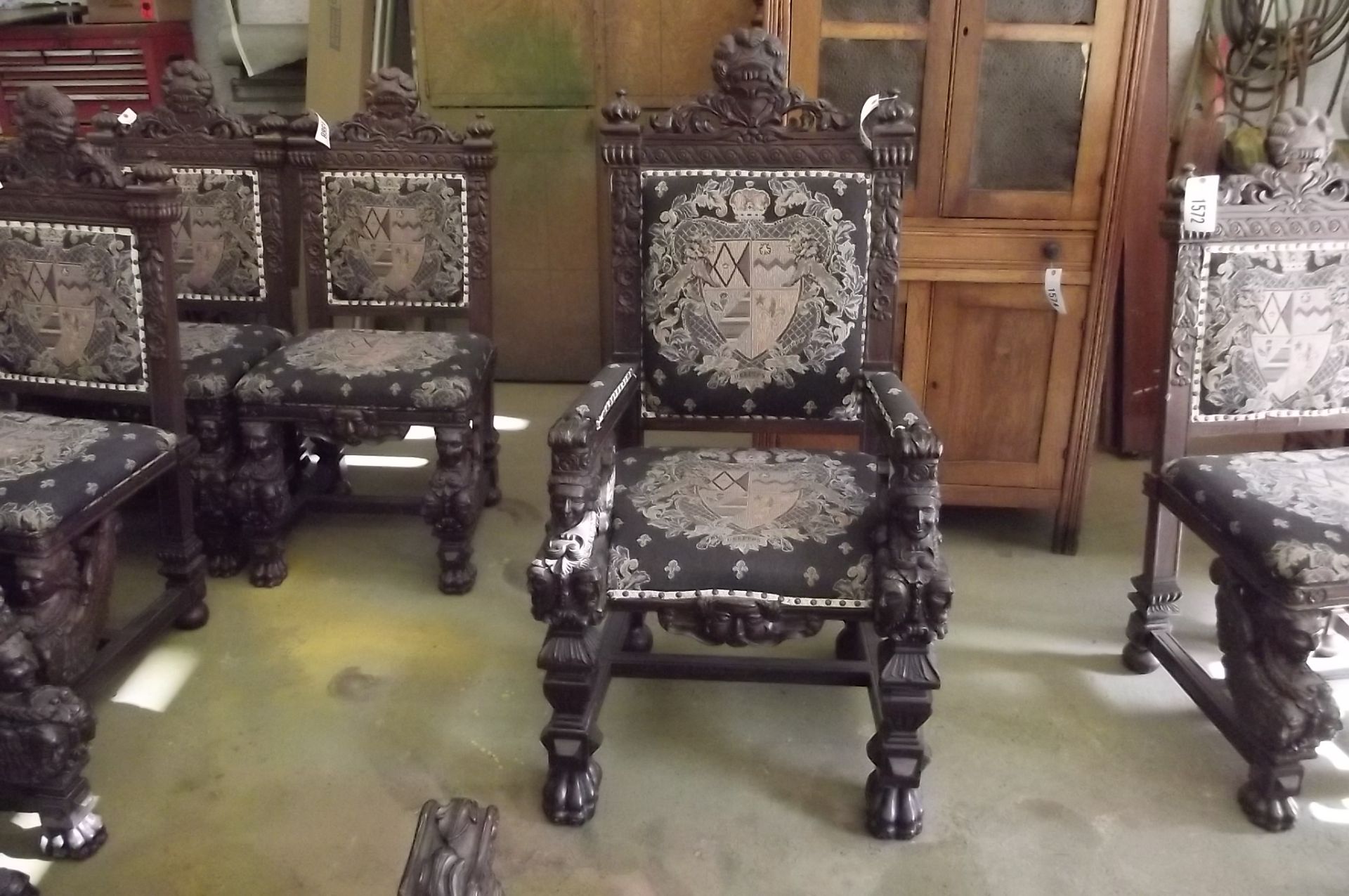 Lot 1566 ANITIQUE CAPTAIN CHAIR