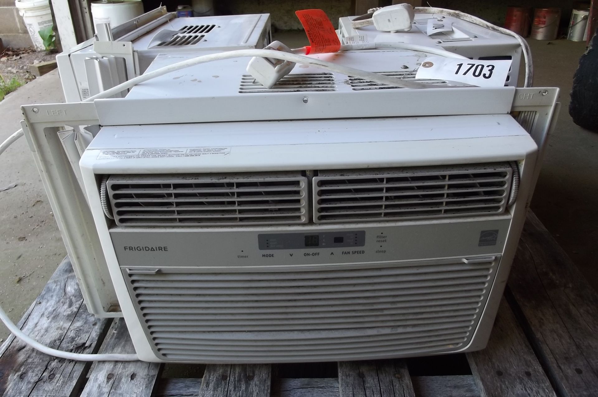 Lot 1703 Frigidaire 110V WINDOW AC UNIT