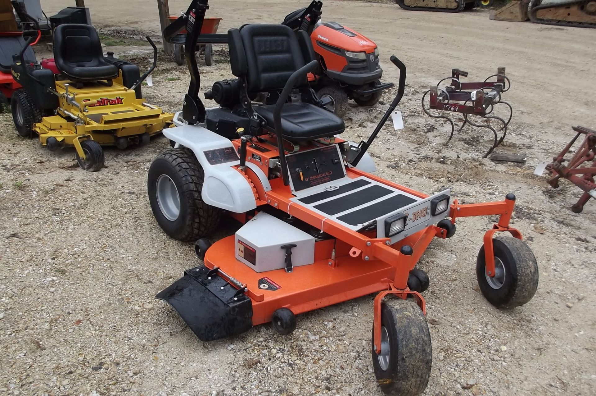 Lot 1769 2013 Z Beast 62" Commercial zero turn mower - Image 4 of 6