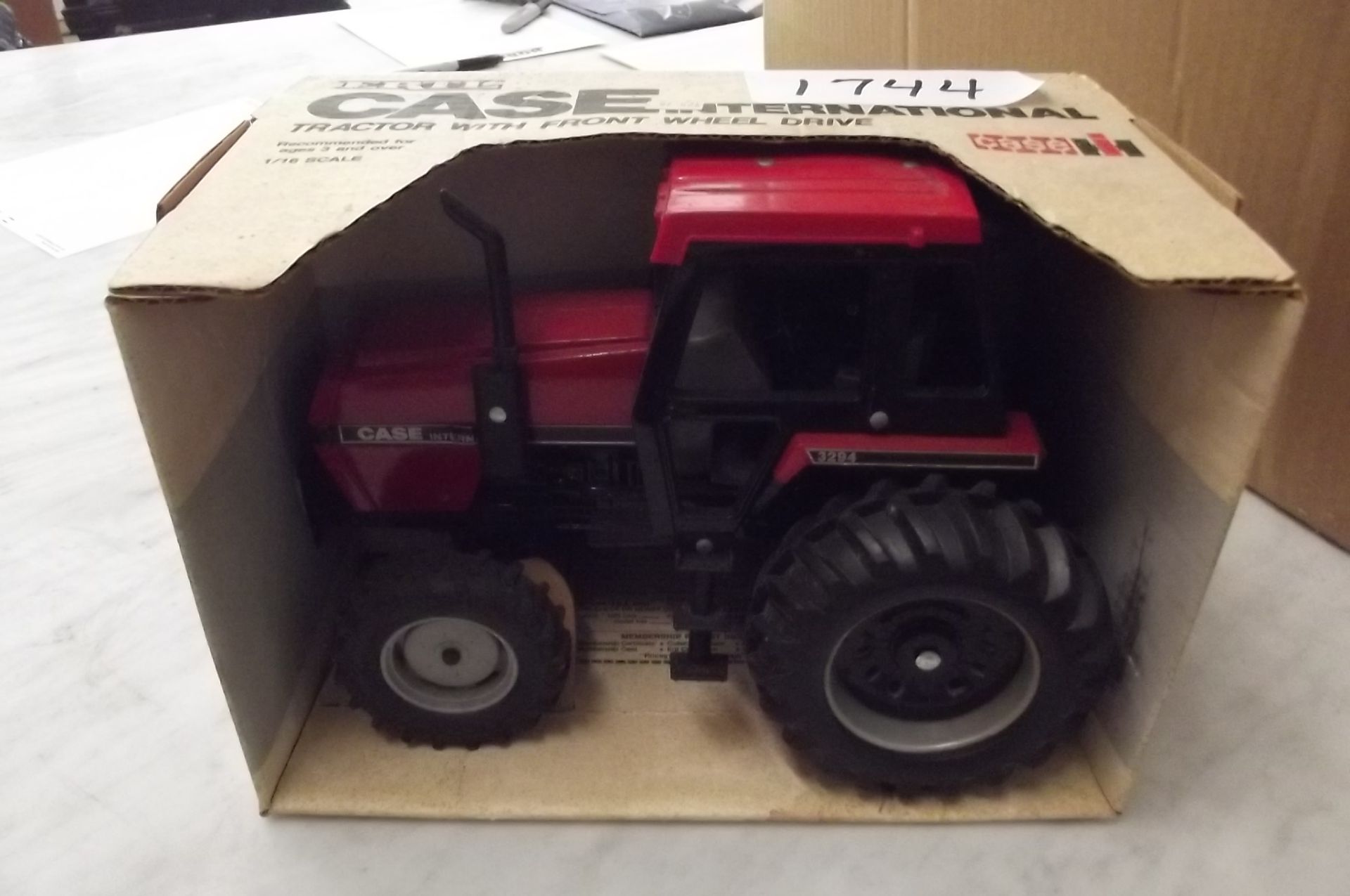 Lot 1744 TOY TRACTOR CASE 3294
