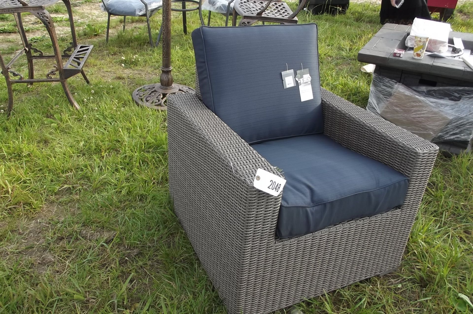 2048 New Threshold Deep seating patio Chair blue