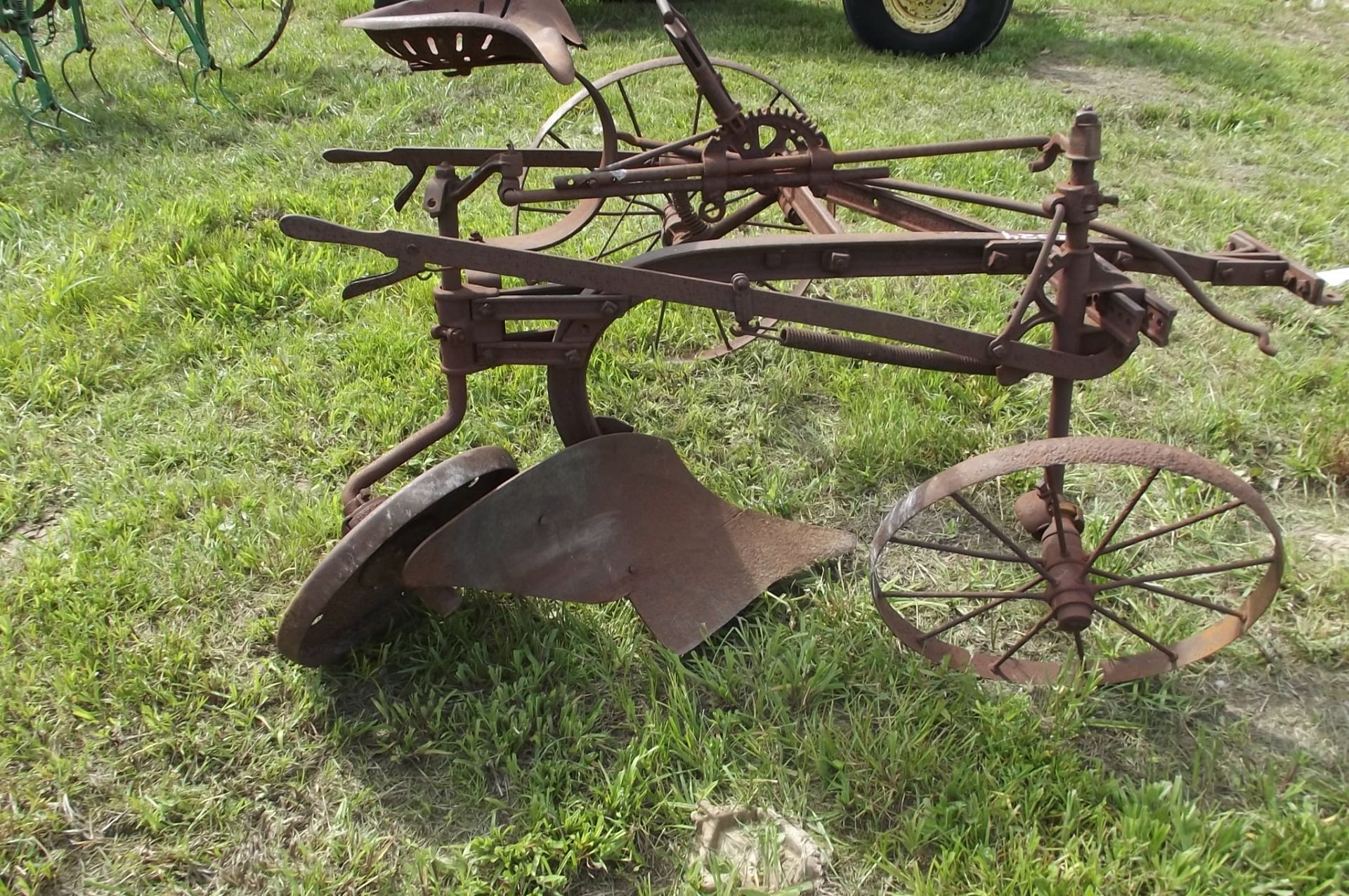 2024 Antique John Deere 267 1- Row Plow , 2 Wheel Horse Drawn - Image 4 of 5