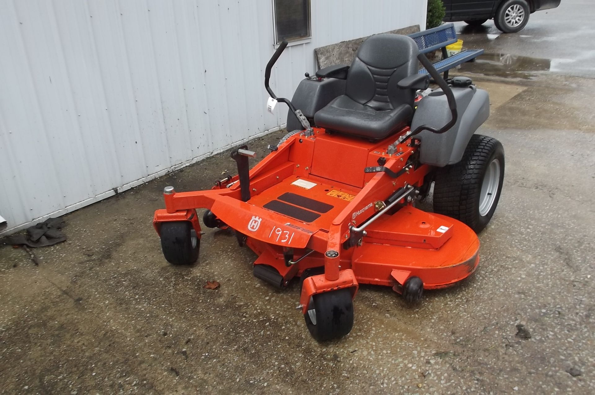 1931 MZ 6128 Husqvarna 61" cut Zero Turn Mower