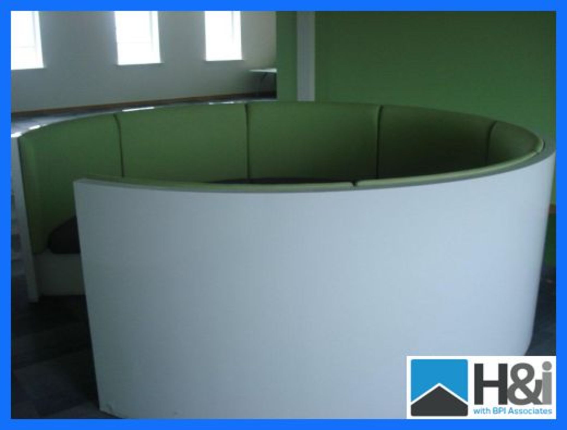 A designer modern 'thinktank' seating circle used for beating out ideas and plans, this unit is in - Image 5 of 6