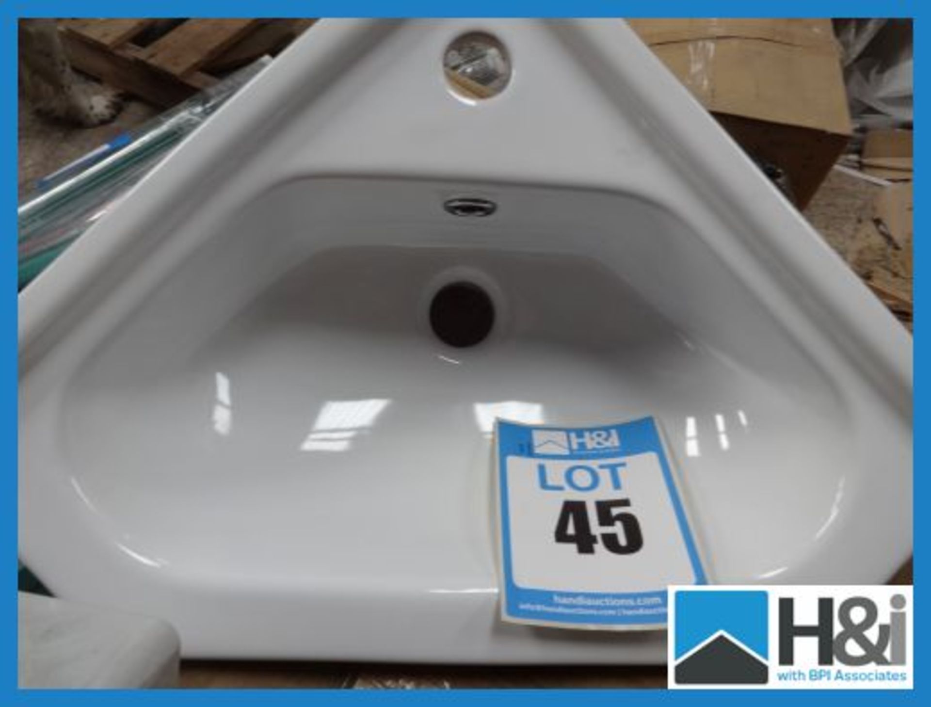 2 x Corner Basins Appraisal: Good Serial No: NA Location: H&I Ltd., The Auction House, Backridge