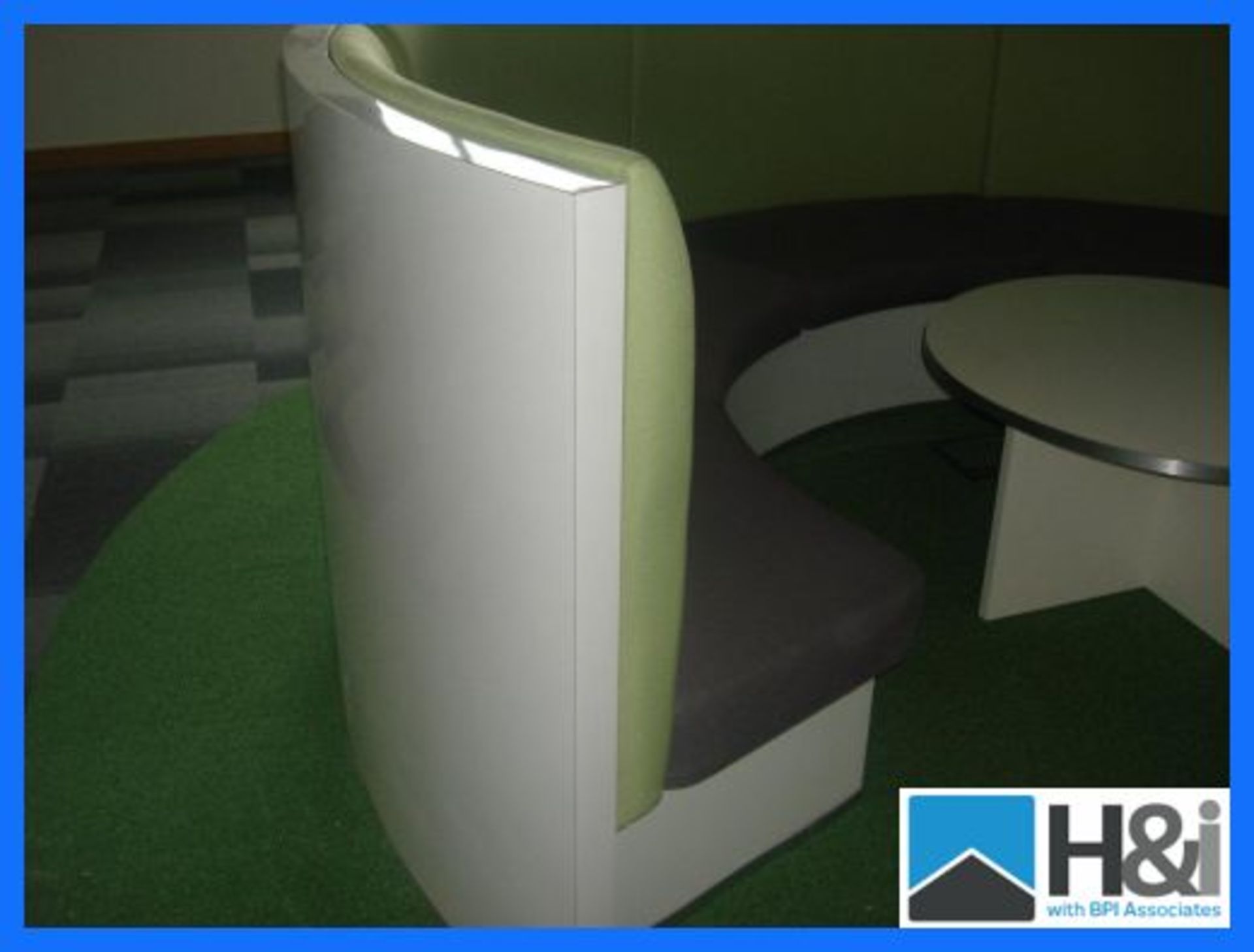 A designer modern 'thinktank' seating circle used for beating out ideas and plans, this unit is in - Image 4 of 6
