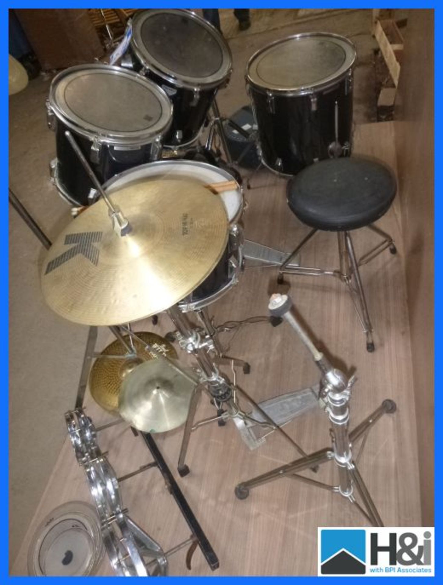 Remo Quadura professional 5 piece drum kit with extra trio of rack toms, ride cymbal, crash cymbal, - Image 5 of 6