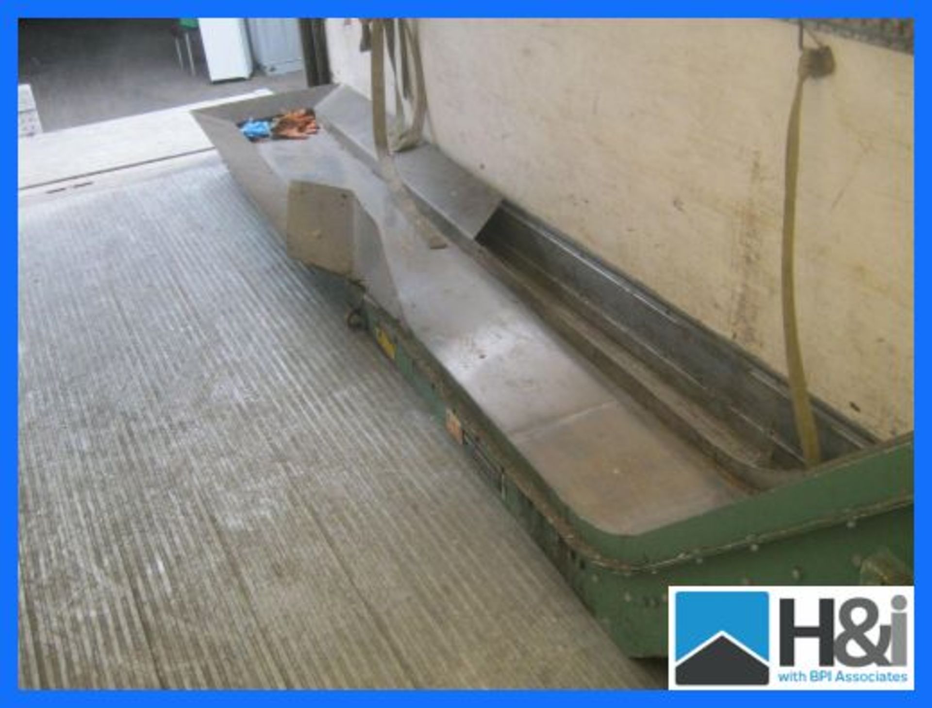 ERIEZ MAGNETIC CHIP CONVEYOR. For moving and elevating ferrous materials. Untested but we are - Image 3 of 10