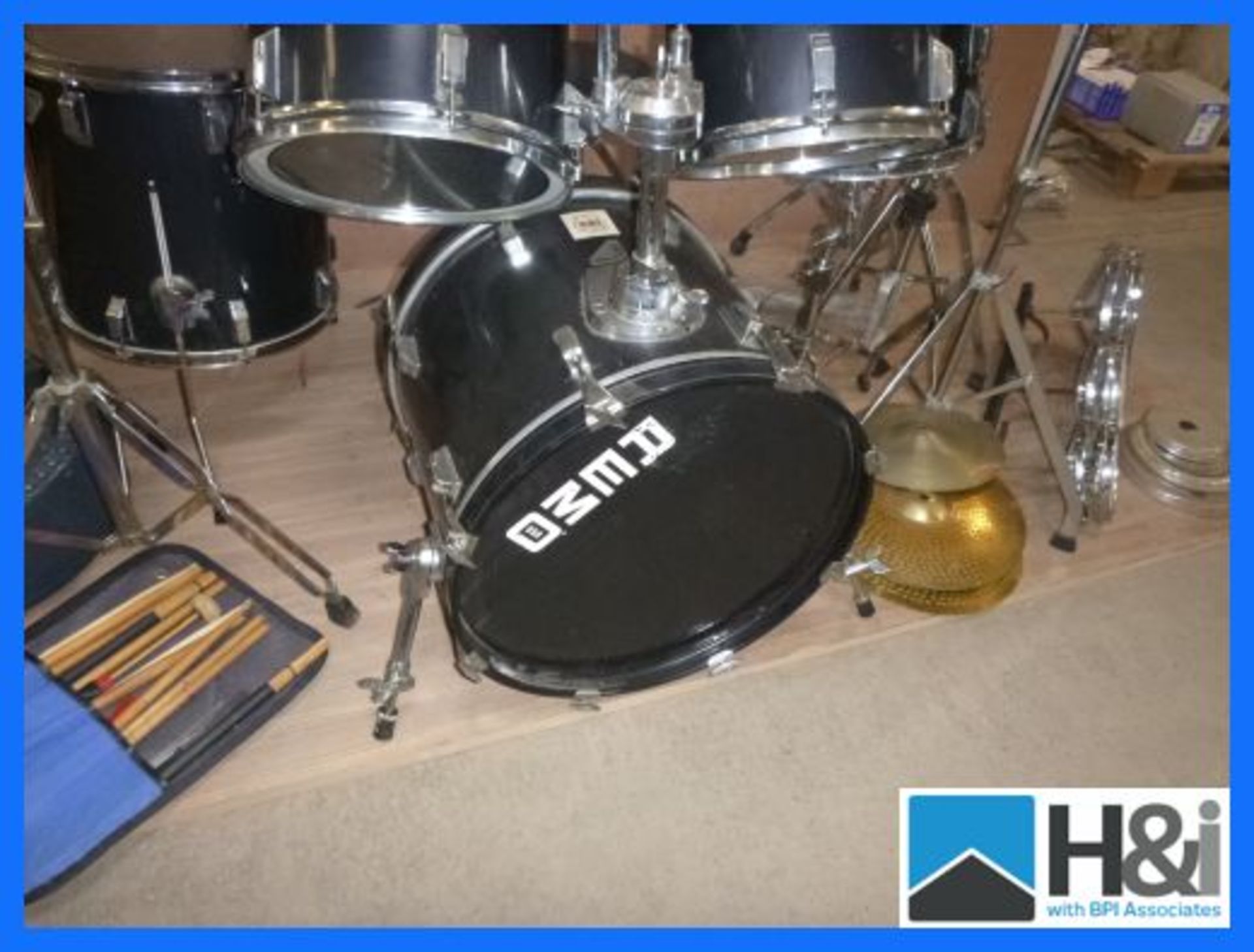 Remo Quadura professional 5 piece drum kit with extra trio of rack toms, ride cymbal, crash cymbal, - Image 4 of 6