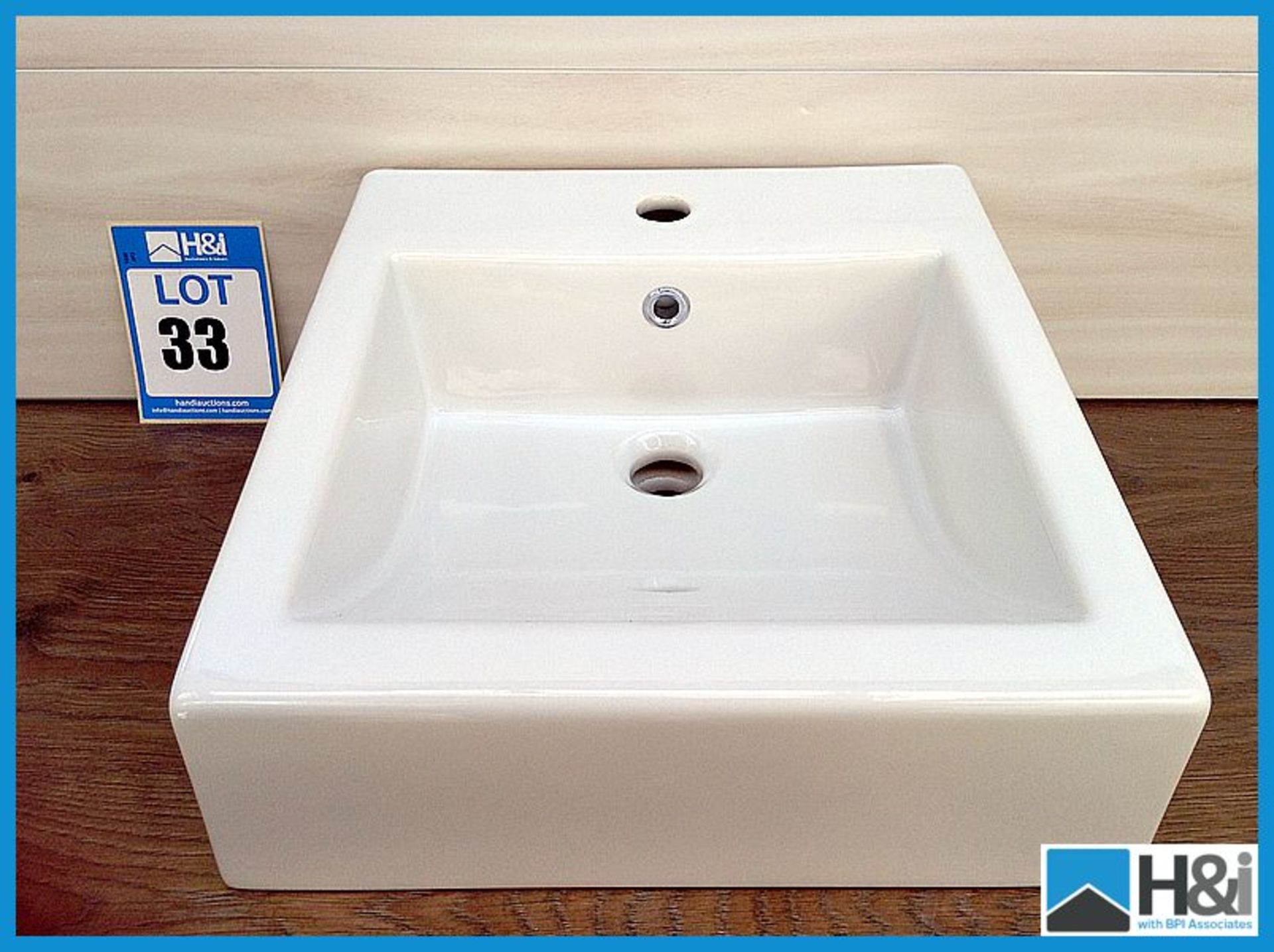 Lecico V42 Piazza WB 42cm White Basin Normal Price 80.00GBP Appraisal: Good Serial No: NA