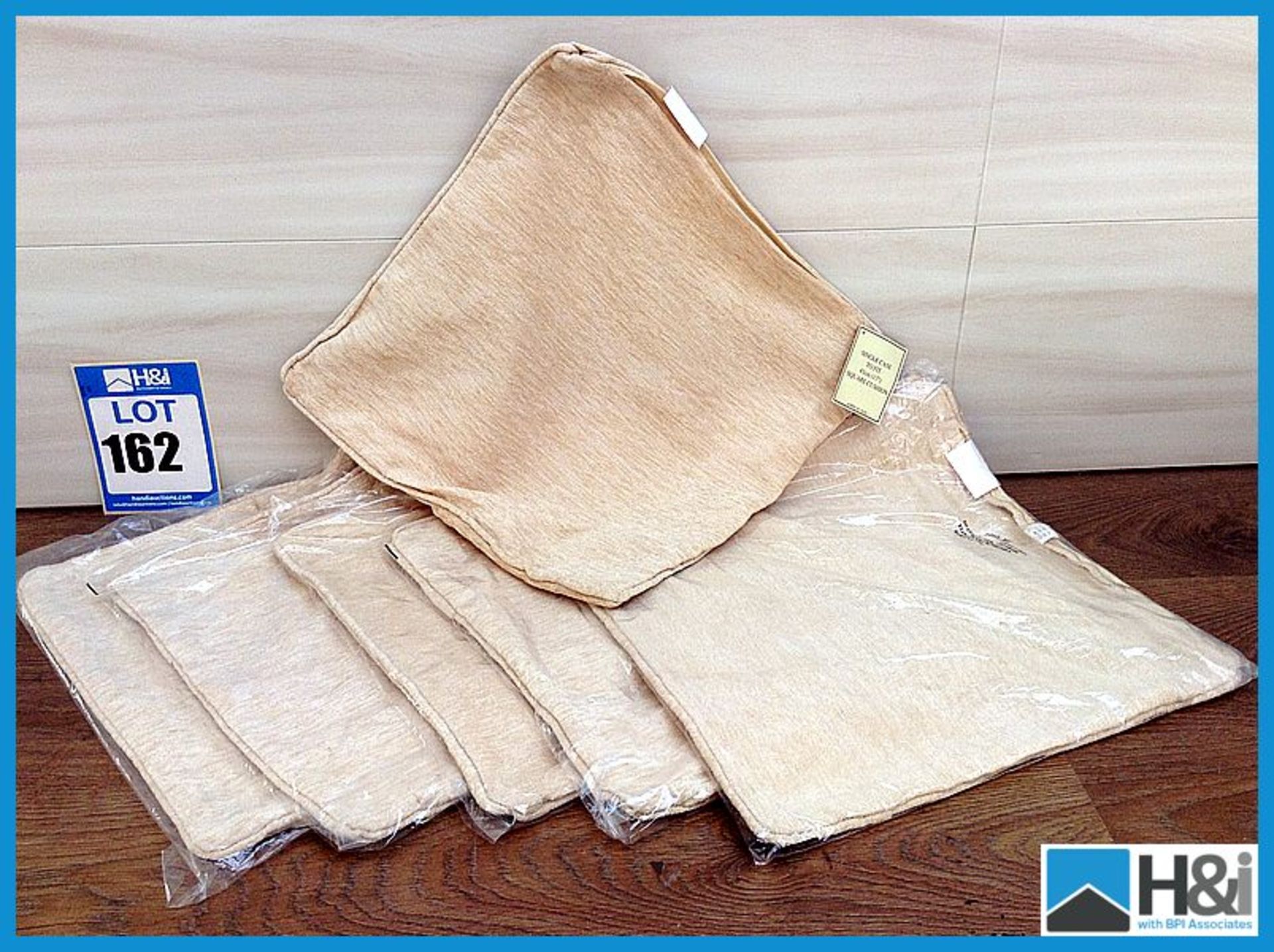 6 qty Wexford self piped cushion covers in natural 17in Appraisal: Good Serial No: NA Location: H&