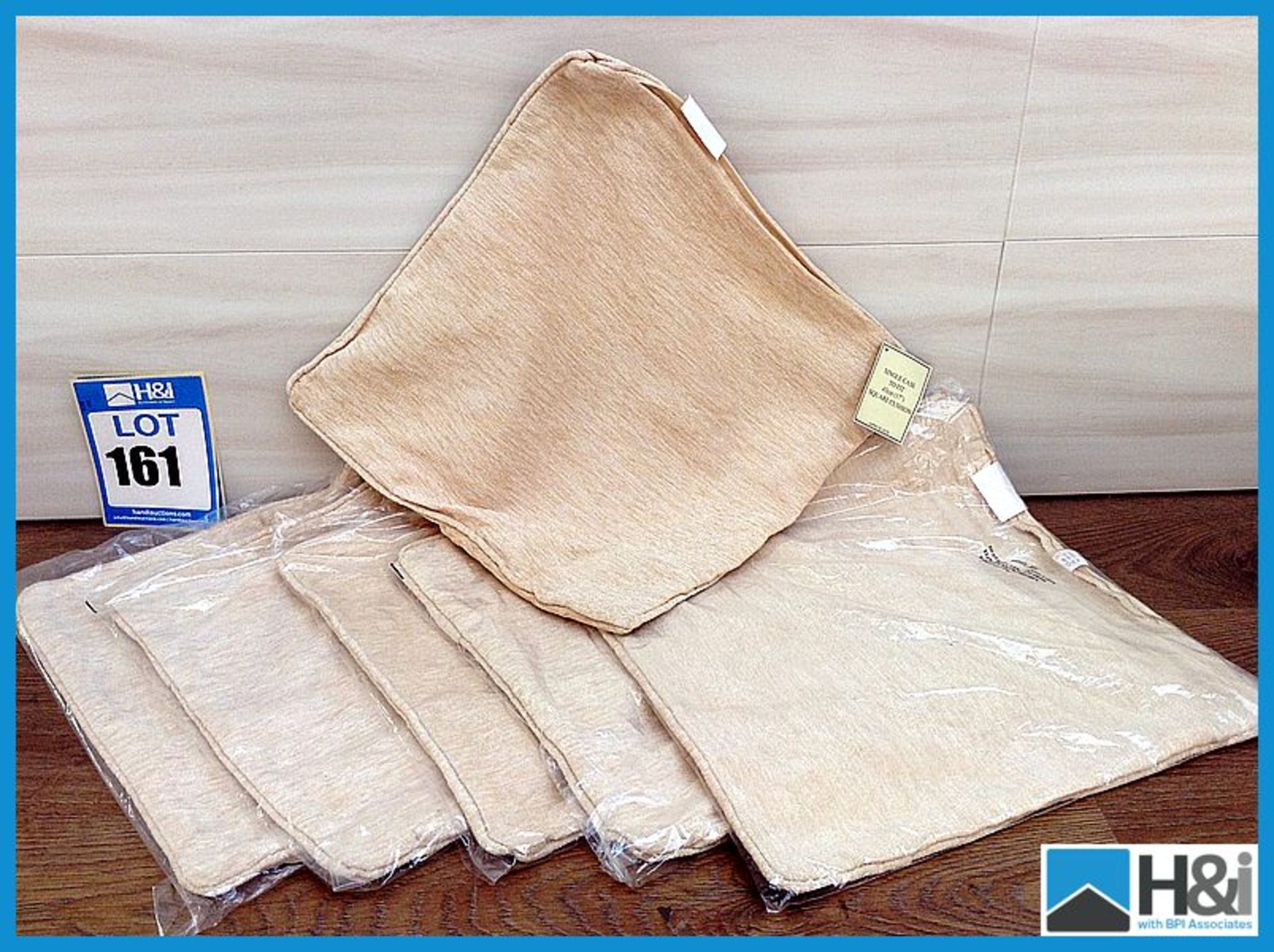 6 qty Wexford self piped cushion covers in natural 17in Appraisal: Good Serial No: NA Location: H&