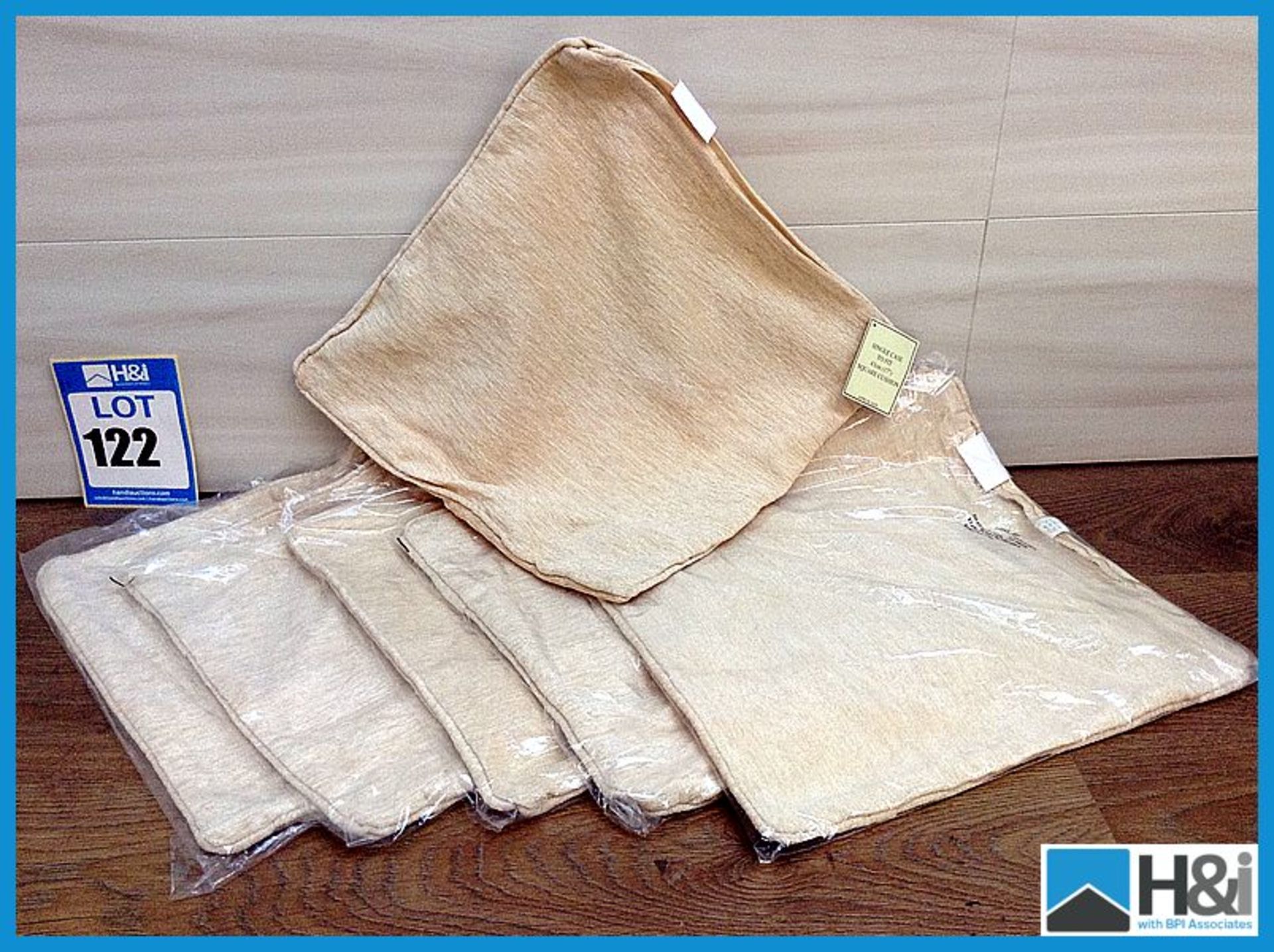 6 qty Wexford self piped cushion covers in natural 17in Appraisal: Good Serial No: NA Location: H&