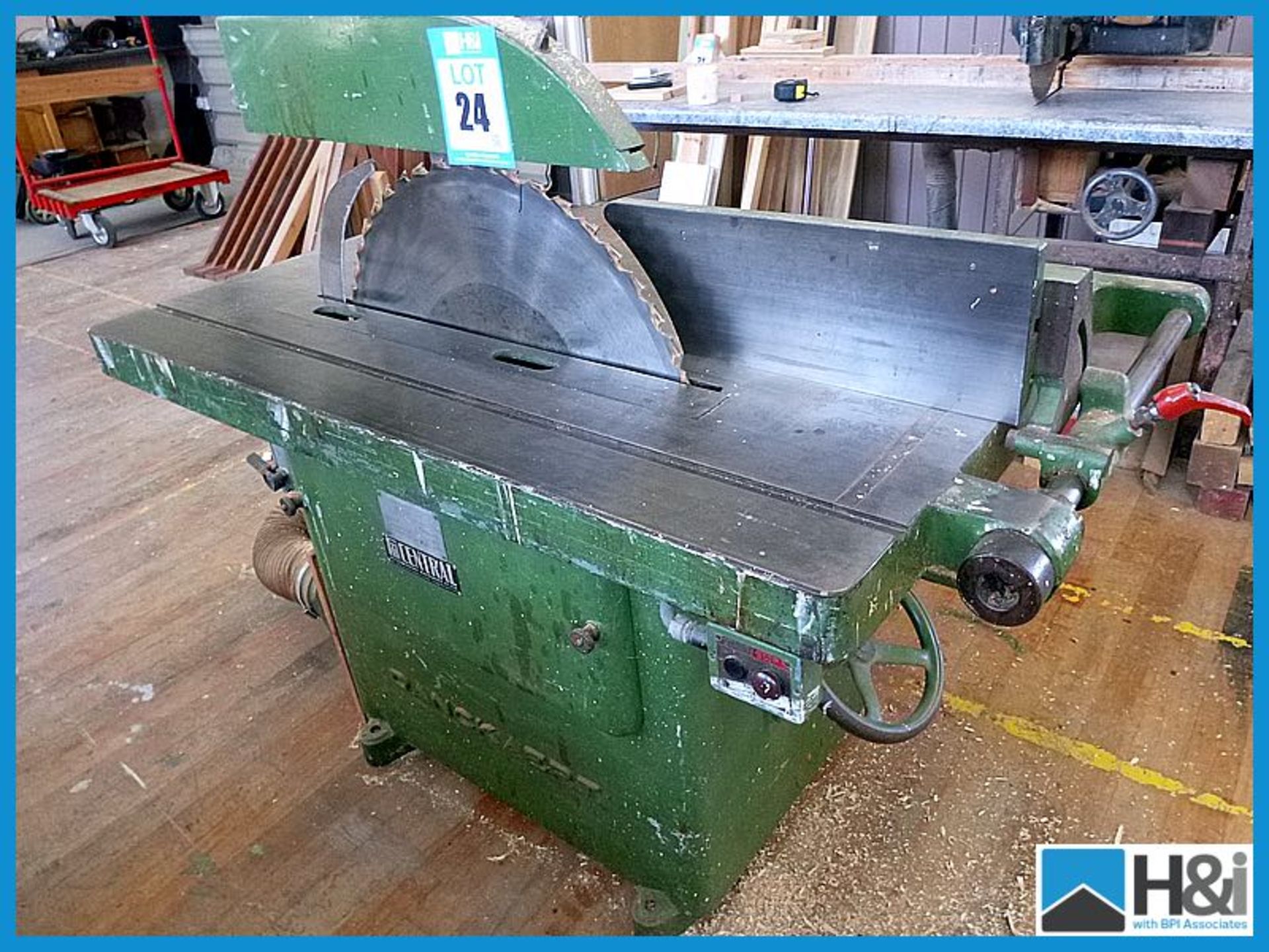 Large Dankaert ripsaw with DC brake and 26in blade. Approx 10in depth of cut. Includes extraction to