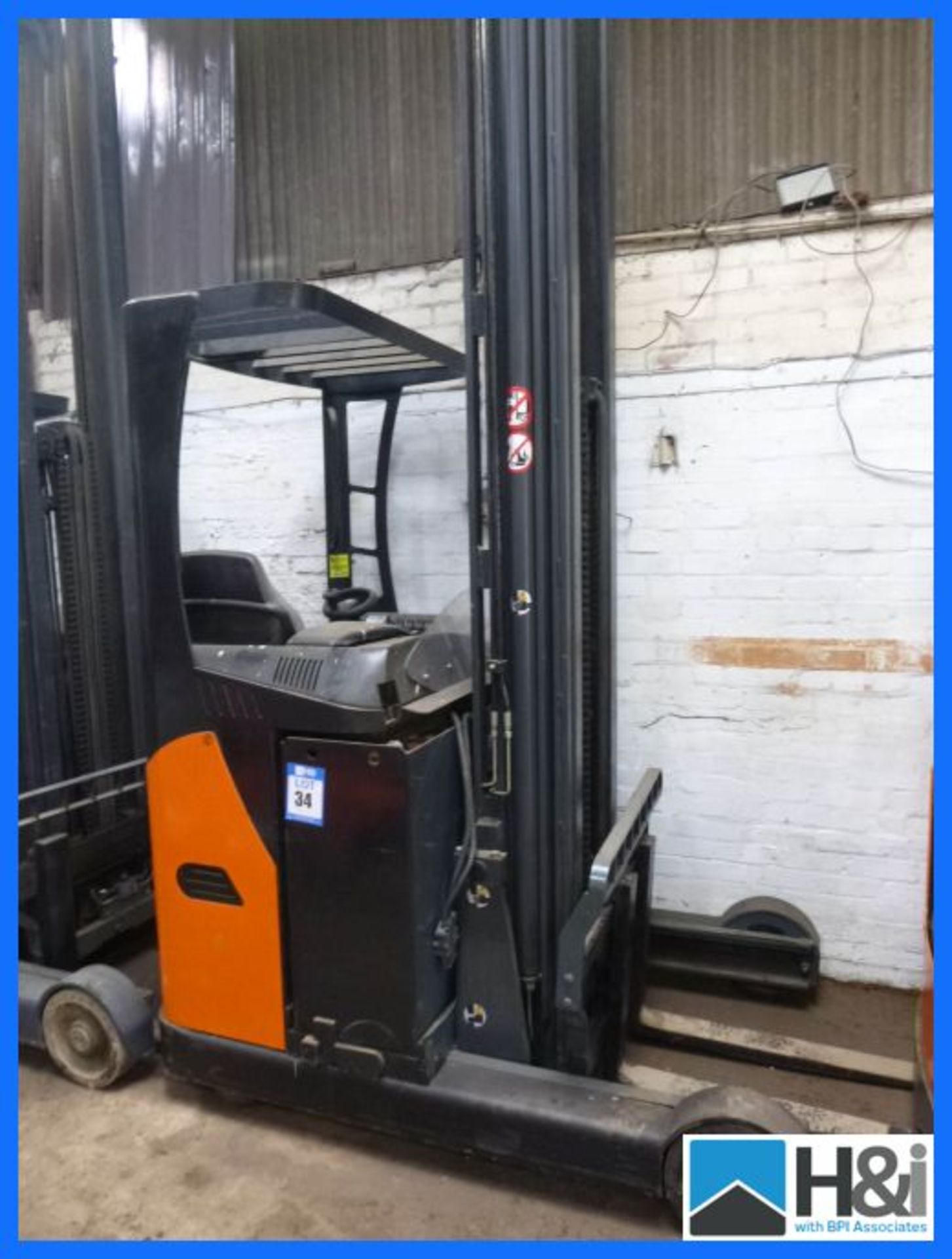 OM Reach truck 2005 year 1600 kgs rated capacity electric with charger unknown hours, running - Image 6 of 8