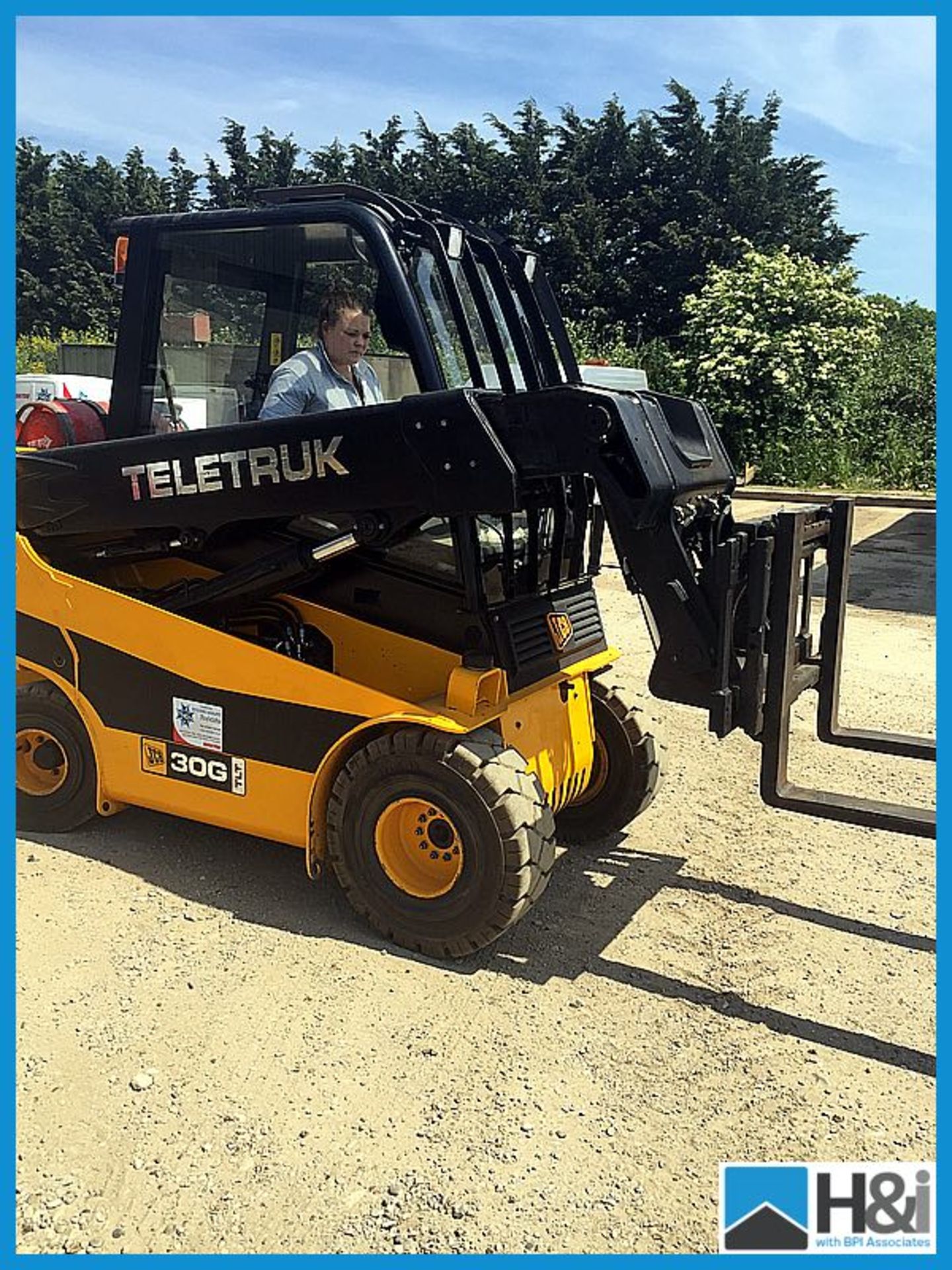 JCB TeleTruck 3000kg Gas powered model 30G 2009 year 4800 weight 3800 hours appears to be in - Image 2 of 11