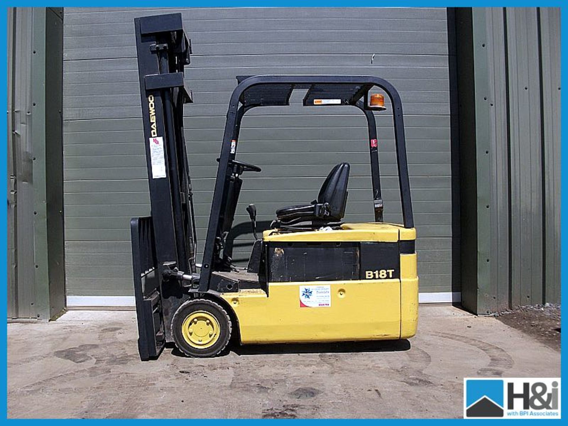 Daewoo B18 electric forklift 1800 kg rated capacity side shift tilt duplex mast 2005 year, running - Image 2 of 2