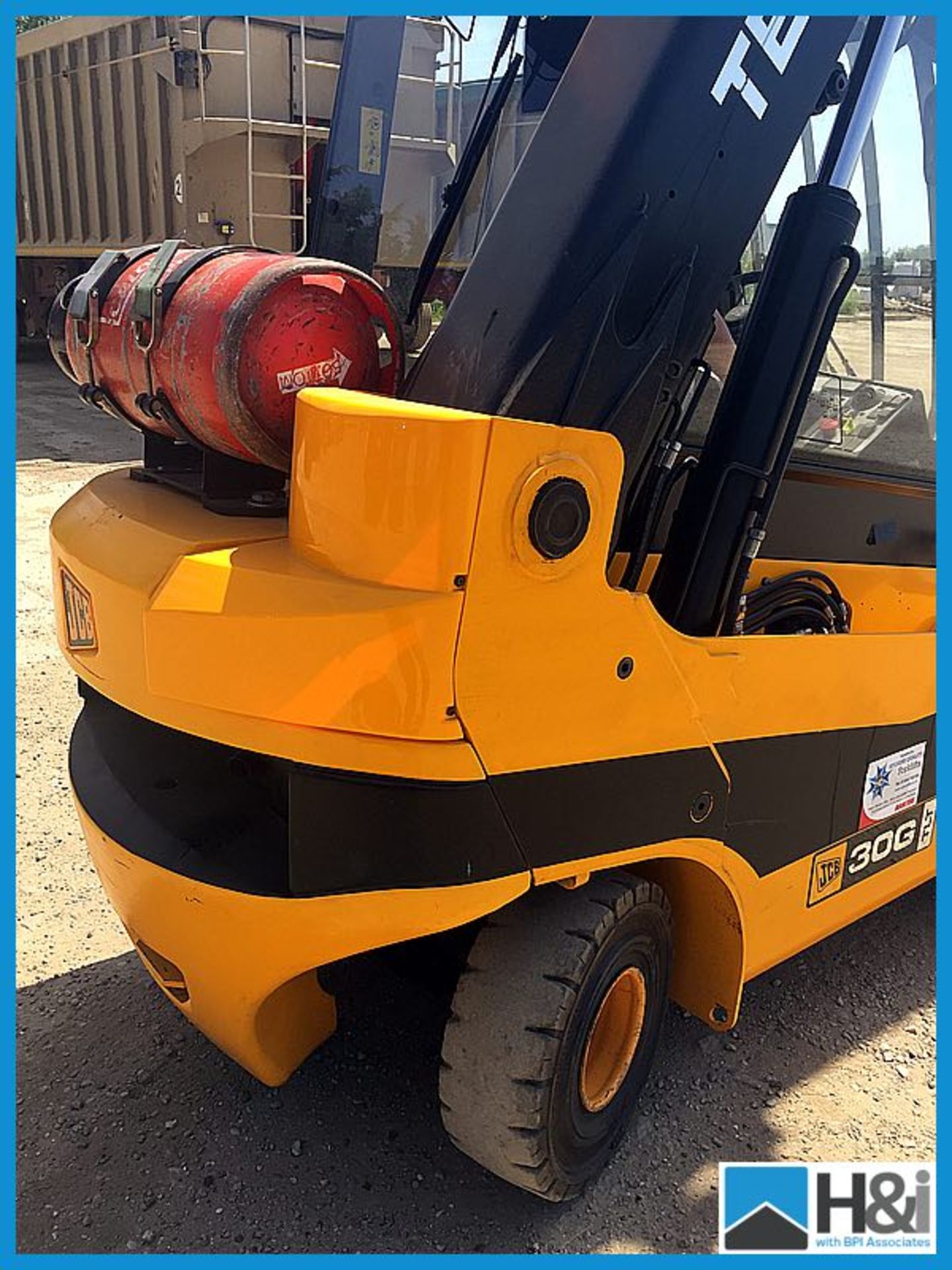 JCB TeleTruck 3000kg Gas powered model 30G 2009 year 4800 weight 3800 hours appears to be in - Image 6 of 11