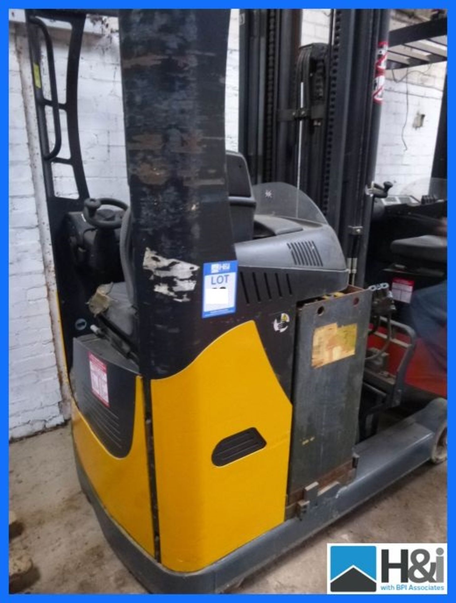 OM Reach truck 2005 year rated capacity 1600kgs electric with charger hours, unknown, running