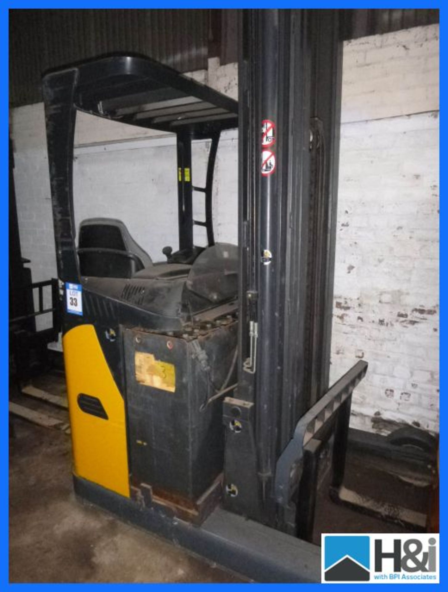 OM Reach truck 2005 year rated capacity 1600kgs electric with charger hours, unknown, running - Image 4 of 5