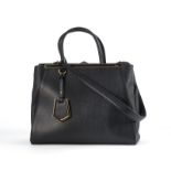 Fendi sac 2jours Elite Tote en cuir taïga noir et bouclerie dorée bandoulière housse 26x36 cm