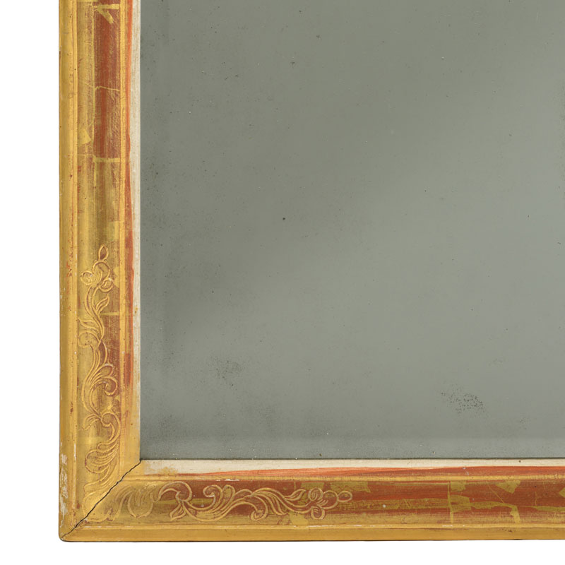 Miroir bernois XVIIIe s. en bois sculpté et doré à fronton ajouré d'une coquille et de fleurs - Image 2 of 2