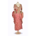 Robe 2 pièces en satin rose brodé bottines assorties fin XIXème décorée au point de feston de