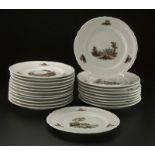 Ensemble de 18 assiettes en porcelaine de Zurich XIXe s à décor émaillé polychrome de paysages