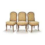 Suite de 3 chaises à la reine d'époque Louis XV estampillées F. GENY en noyer mouluré à dossier