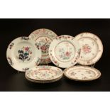 9 assiettes et 3 jarres famille rose Chine époque Qianlong (1735-1796) diam. 23 cm (dégâts)&nbsp