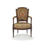 Fauteuil en cabriolet d'époque Louis XVI en bois naturel mouluré et sculpté à décor de frises de