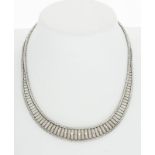 Bucherer collier en or gris 750 serti de 9 diamants signé long. 40 cm 66g écrin