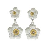 ?Buccellati Gardenia paire de pendants d'oreilles en argent à décor de fleurs serties de diamants