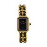 Chanel &nbsp Première &nbsp montre-bracelet plaqué or &nbsp quartz cadran noir aiguilles dorées