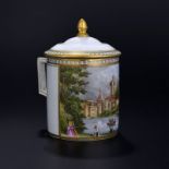 Tasse à chocolat litron couverte en porcelaine de Vienne circa 1820-30 &nbsp à décor topographique