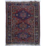 ?Tapis Soumak Caucase 1er tiers du XXe s. à trois octogones fleuris rouges inscrits dans des