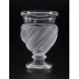 Vase "Ermenonville" en verre pressé moulé partiellement dépoli signé Lalique France&nbsp à décor