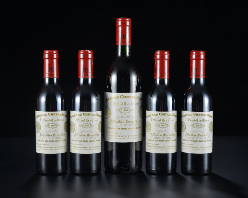 Ch. Cheval Blanc 1990 St Emilion 1er GCC 1 bt et 4 demi-bts (total 1 bt + 4 demi-bts)