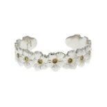 ?Buccellati Gardenia bracelet jonc en argent à décor de fleurs serties de diamants bruns signé circ.