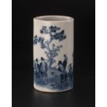 &nbsp Bitong&nbsp (pot à pinceaux)en porcelaine blanc à décor en bleu sous couverte Chine XIX-XXe s.