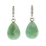 Paire de clips d'oreilles en or gris 585 sertie de jade de 18.26 ct et 18.78 ct taille poire type