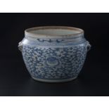 Pot pansu en porcelaine peint en bleu sous couverte Chine&nbsp pour le marché Sud-Est asiatique &