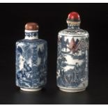 &nbsp 2 flacons à priser en porcelaine Chine dynastie Qing décor de cartouches historiés et paysages