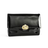 Céline sac pochette à rabat en cuir verni noir fermoir doré en forme de calèche bandoulière à