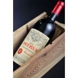 Petrus 1972 Pomerol 1 bt étiquette fanée caisse en bois