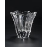 Vase cannelé en cristal signé Daum France h. 16 cm