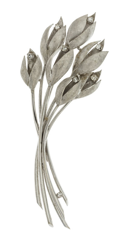 Broche bouquet en or gris 750 texturé sertie de diamants taille 8/8 long. 9 cm 16g