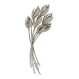 Broche bouquet en or gris 750 texturé sertie de diamants taille 8/8 long. 9 cm 16g