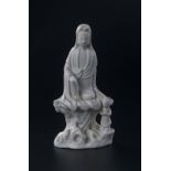 Guanyin "blanc de Chine" en porcelaine de Dehua Chine époque Kangxi (1661-1722) assise sur un